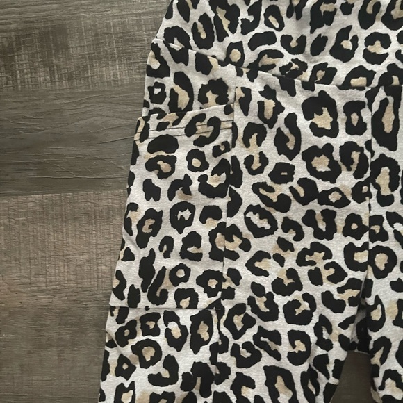 Women’s shorts - Picture 3 of 6